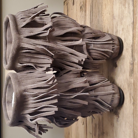 Minnetonka 3-layer fringe boot - Picture 5 of 8